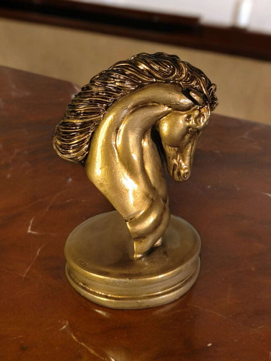 Horse Head Statue - Elegant Equestrian Decor.
