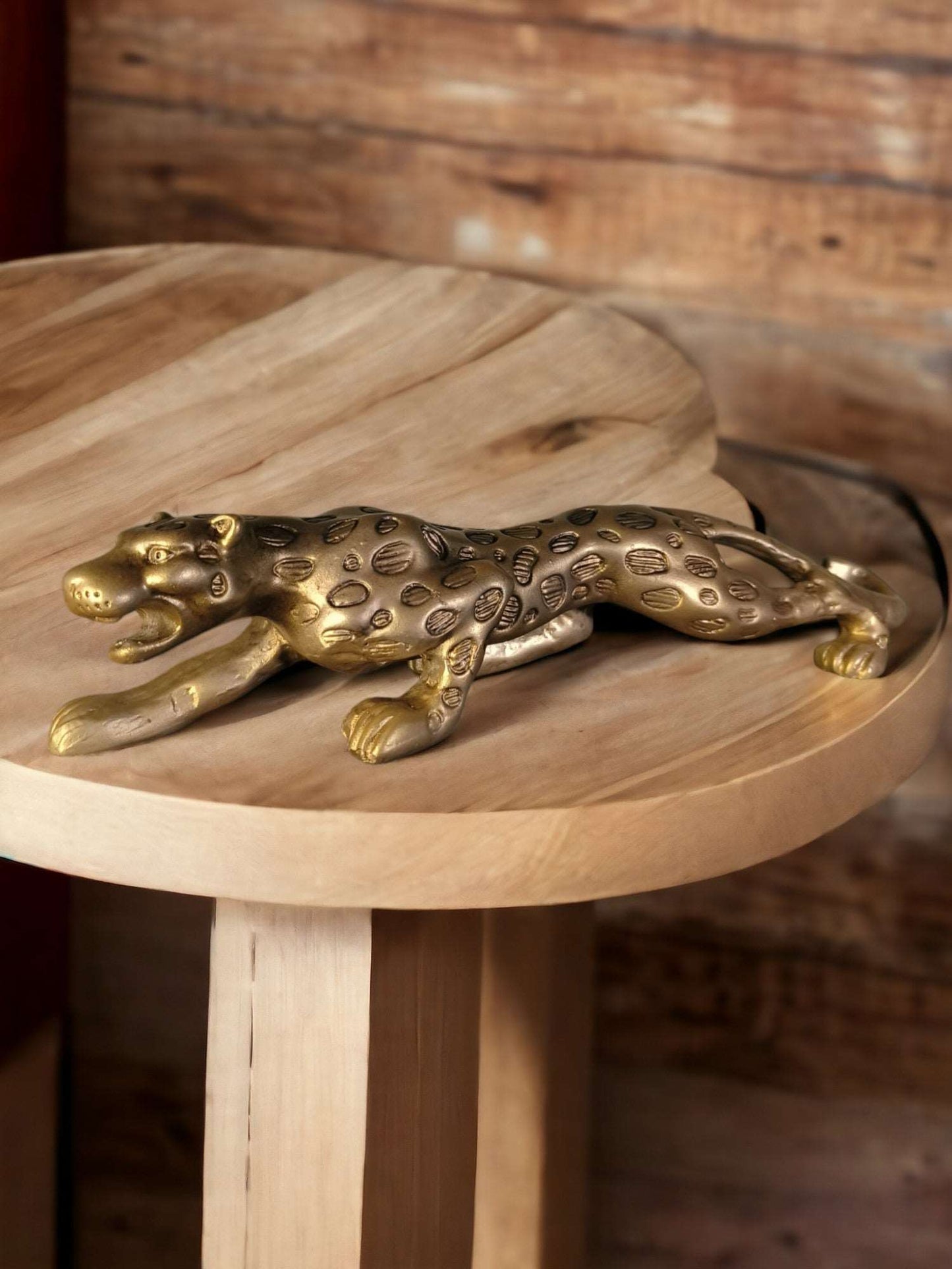 Leopard statue - Stunning interior decor - Fabzie - Home Decor Elegance