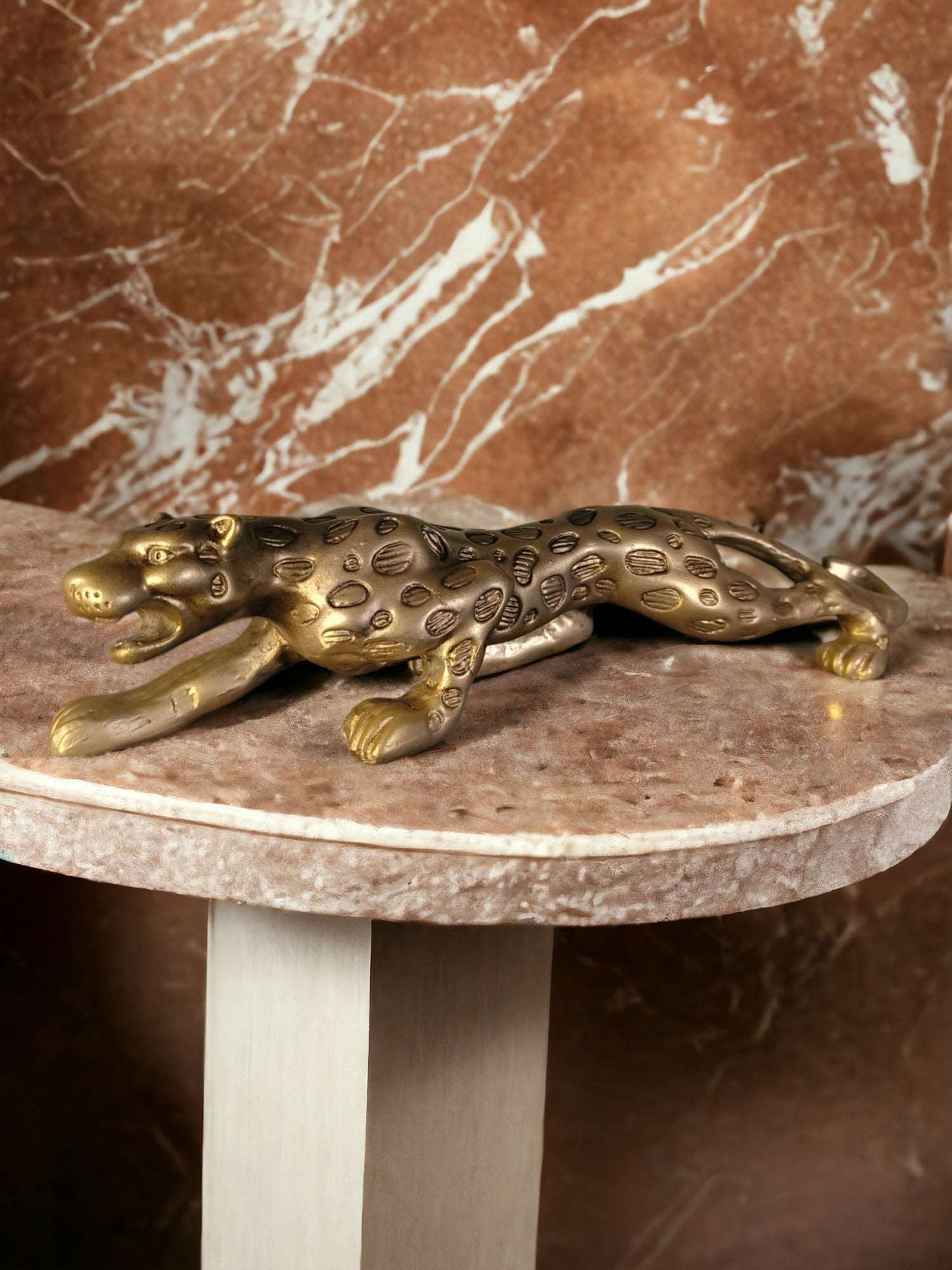 Leopard statue - Stunning interior decor - Fabzie - Home Decor Elegance