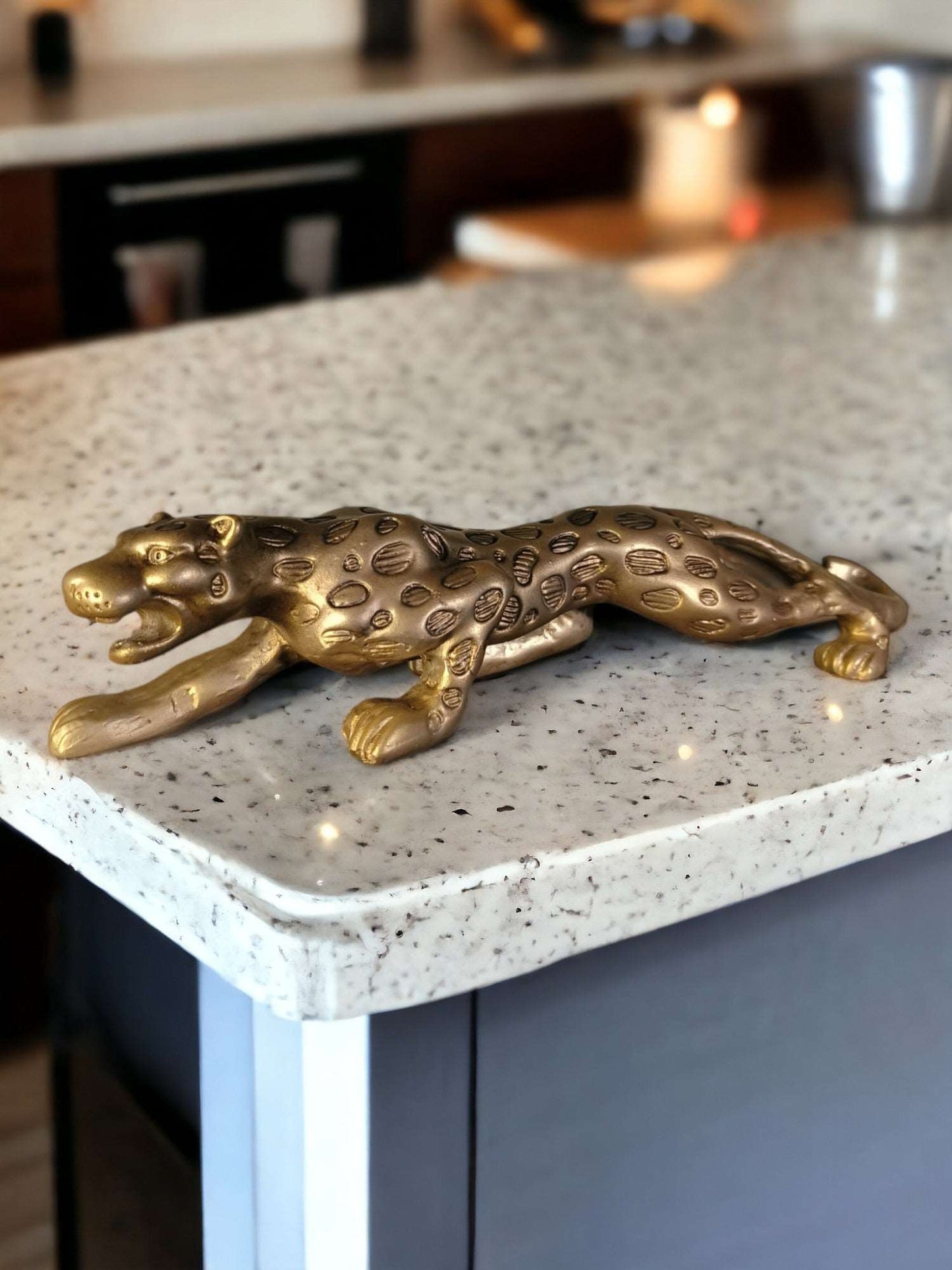 Leopard statue - Stunning interior decor - Fabzie - Home Decor Elegance