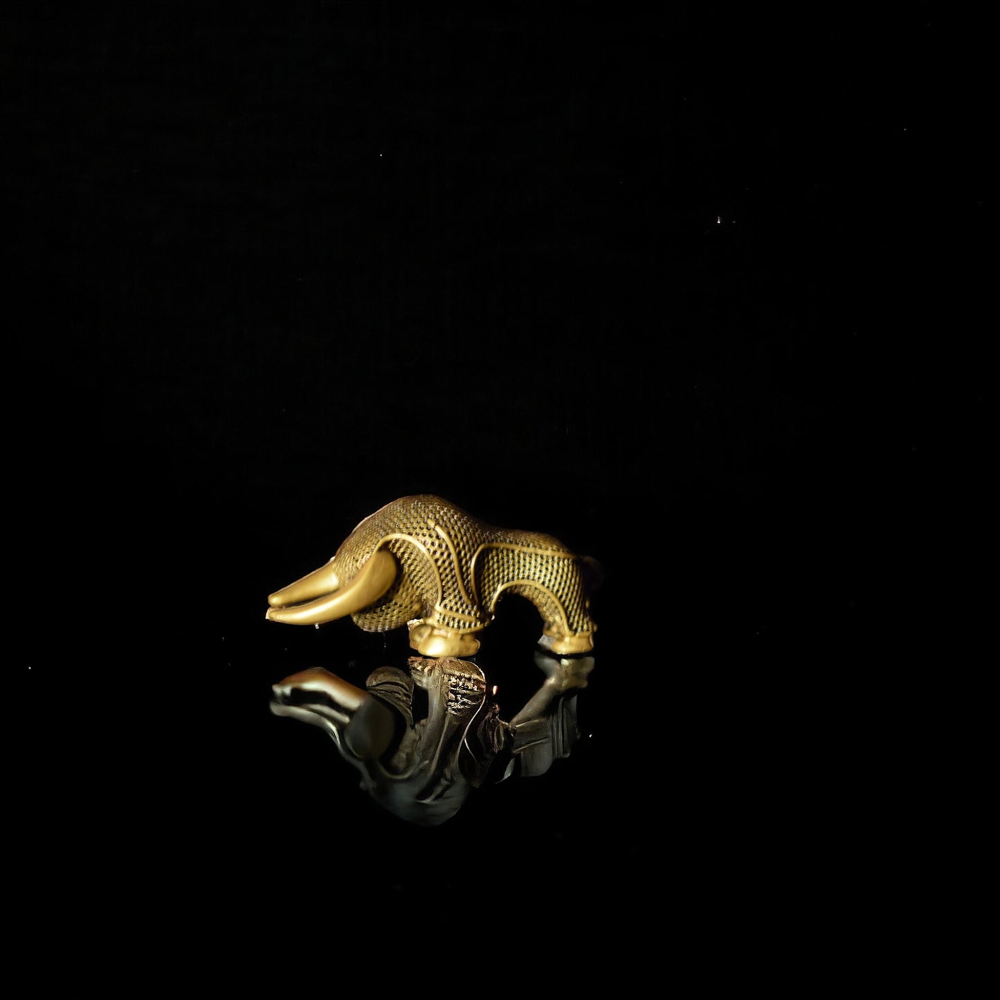 Bull Geometrical Sculpture – Car Dashboard.