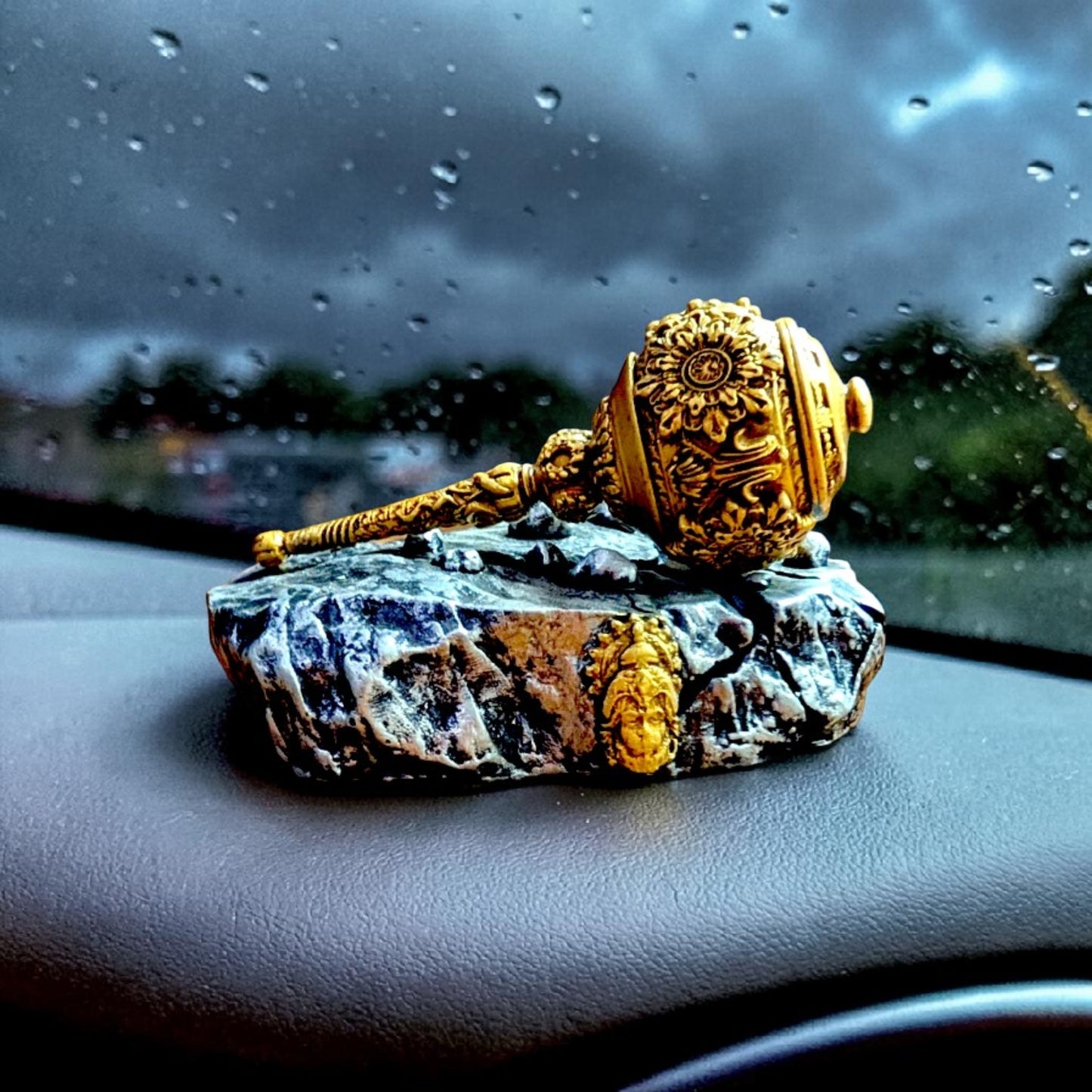 Hanuman Gada Idol for Home & Car Dashboard – Strength, Devotion & Vastu Energy (Copy) - Fabzie - Home Decor Elegance