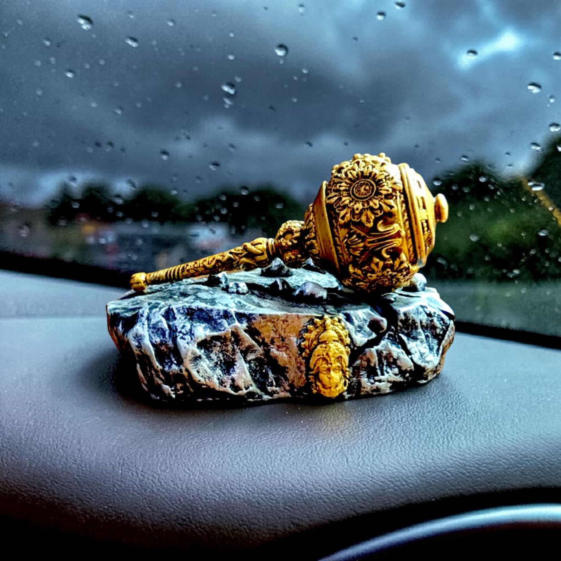 Hanuman Gada Idol for Home & Car Dashboard – Strength, Devotion & Vastu Energy (Copy) - Fabzie - Home Decor Elegance